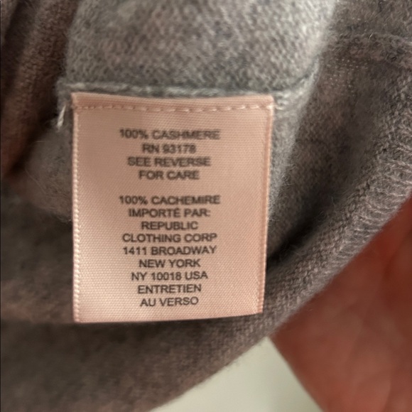 Philosophy Gray Cashmere Sweater - Picture 3 of 3